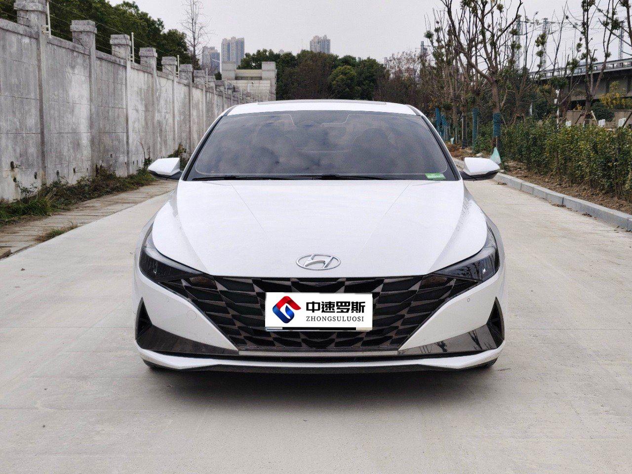 Elantra 2022 1.5L CVT LUX Premium Edition